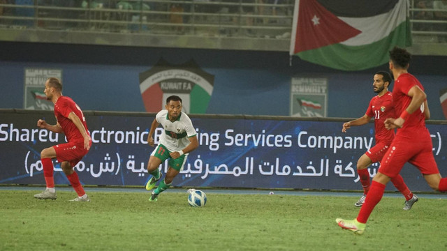 Pemain Timnas Indonesia, Saddil Ramdani, saat melawan Yordania dalam laga kedua Grup A Pra-Piala Asia 2023 di Jaber Al-Ahmad International Stadium, Kuwait City, Minggu (12/6/2022) dini hari WIB. Foto: PSSI