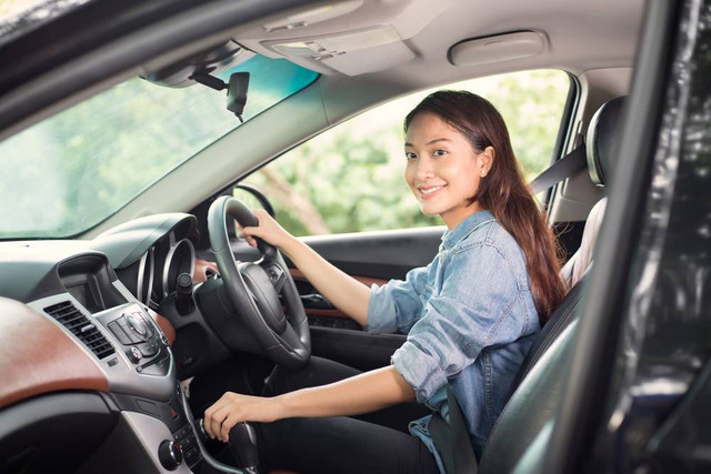 Ilustrasi mengendarai mobil. Foto: Shutterstock