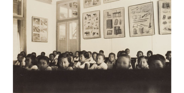Kelas untuk gadis-gadis muda dari Sekolah Perempuan Belanda-Jawa Netral | Sumber: KITLV