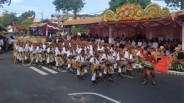 Parade Budaya serangkaian pembukaan Pesta Kesenian Bali (PKB) ke-44 - ROB