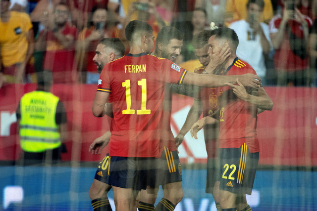 Selebrasi pemain Timnas Spanyol usai mencetak gol ke gawang Timnas Ceko pada pertandingan lanjutan Grup B UEFA Nations League di Stadion La Rosaleda, Malaga, Spanyol. Foto: JORGE GUERRERO / AFP