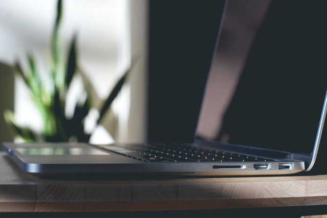 Ilustrasi mengatasi api-ms-win-crt-runtime-l1-1-0.dll is missing. Foto: Unsplash.com