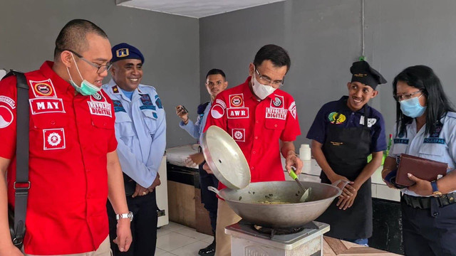 Kakanwil Saat Mengunjungi Dapur Lapas Saparua