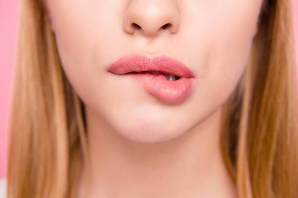 Cara Membuat Bibir Pink Alami. Foto: iStokcphoto