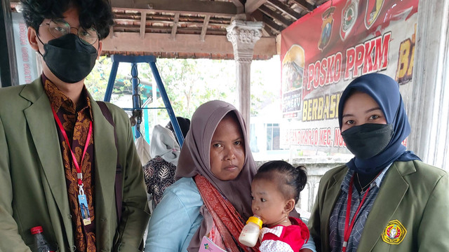 Foto bersama Ibu dengan Anak Beresiko Stunting. [Dokumen Pribadi]