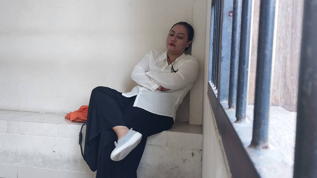 Mantan Bupati Tabanan, Ni Putu Eka Wiryastuti menjalani sidang perdana terkait kasus korupsi dana insentif daerah (DID) Tabanan tahun 2018 di Pengadilan Tipikor Denpasar, Selasa (14/6/2022). Foto: Denita BR Matondang/kumparan