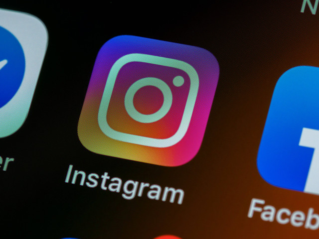 Ilustrasi cara mengubah bahasa di Instagram dengan mudah, sumber foto Brett Jordan on Unsplash