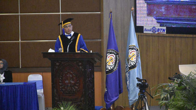 Universitas Diponegoro (Undip) Semarang menggelar Sidang Terbuka Senat Akademik dengan acara Pengukuhan 8 Guru Besar di Gedung Prof. Soedarto, S.H. kampus Undip Tembalang Semarang Jawa Tengah. Foto: Humas Undip