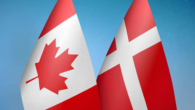 Bendera Kanada dan Denmark. Foto: NINA IMAGES/Shutterstock