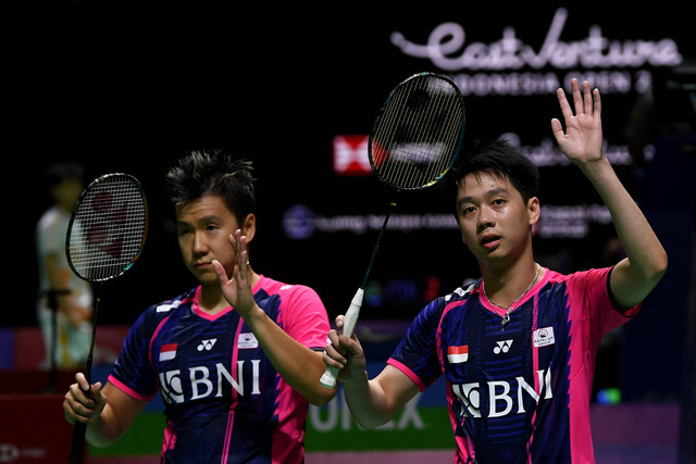 Ganda putra Indonesia Marcus Fernaldi Gideon dan Kevin Sanjaya Sukamuljo saat melawan ganda putra Indonesia Wahyu Nayaka Arya Pangkaryanira/Ade Yusuf Santoso dalam babak 32 besar Indonesia Open 2022 di Istora Senayan, Jakarta, Selasa (14/6/2022). Foto: Sigid Kurniawan/ANTARA FOTO