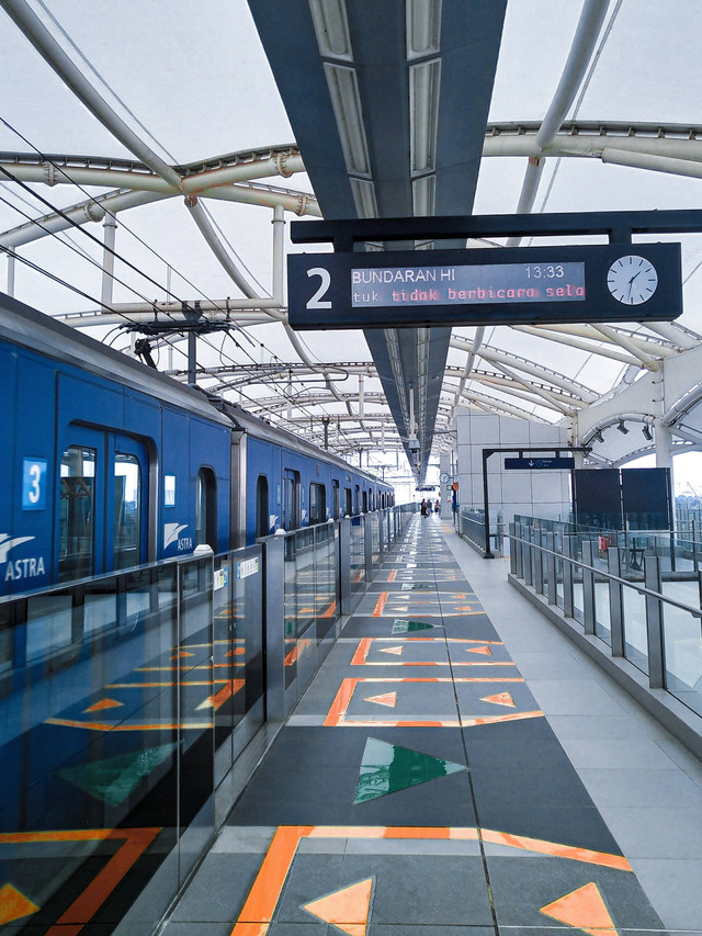 Harga tiket MRT Blok M ke Bundaran HI, Photo by Alba/Pexels	