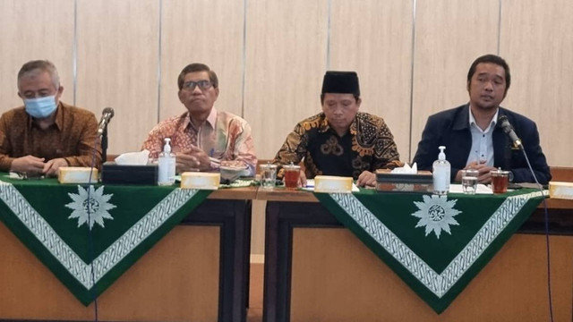 Jumpa pers pihak sekolah dan Muhammadiyah soal kabar siswa dilarangikut ujian, Rabu (13/6), di kantor PWM Muhammadiyah. (Dok. PDM Muhammadiyah)