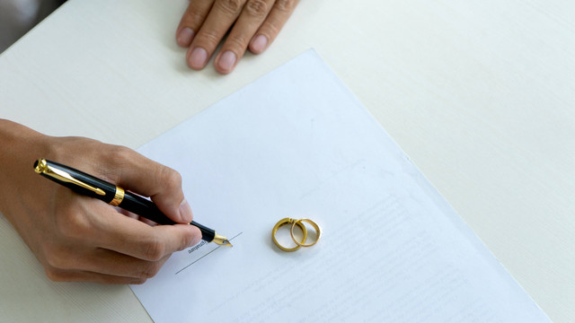 Ilustrasi perjanjian pranikah. Foto: sabthai/Shutterstock