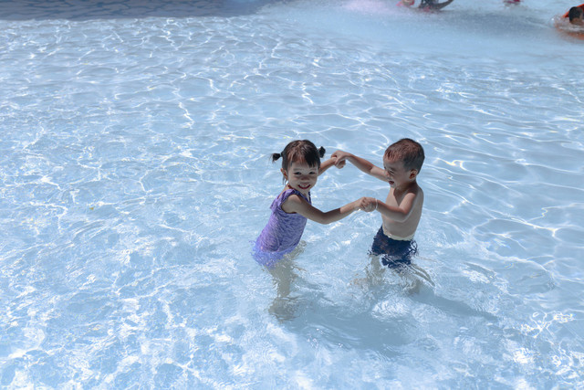 Jam Buka Waterboom Lippo Cikarang, Foto: Unsplash/Cor Dulce.