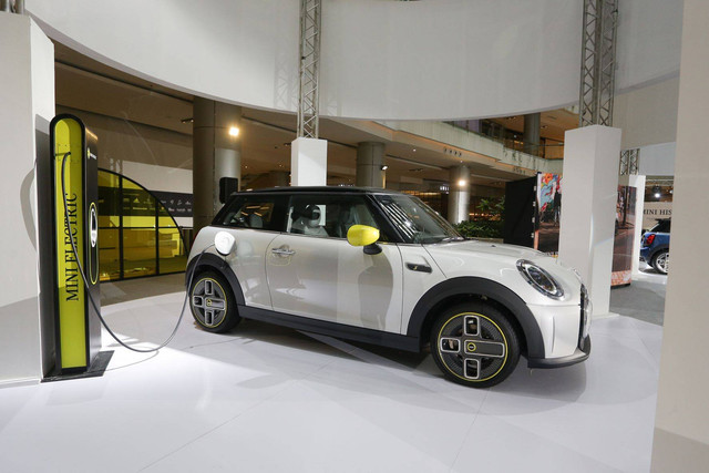 MINI Electric, mobil listrik perdana MINI yang dipasarkan di Indonesia. Foto: Dok. MINI Indonesia