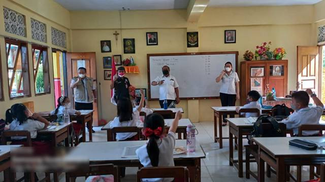 Ilustrasi suasana belajar mengajar.