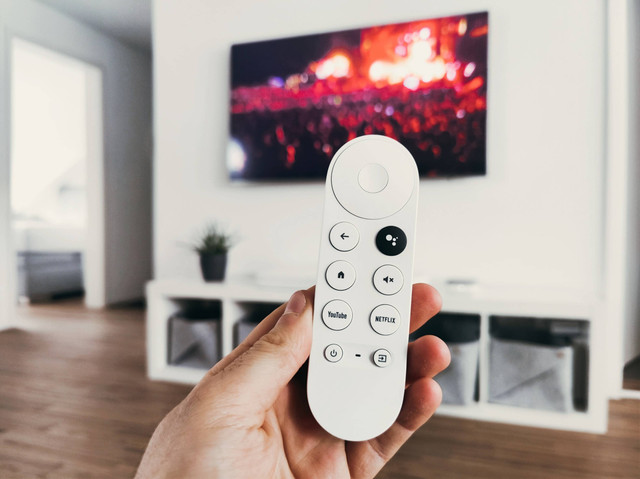 Ilustrasi kode remot TV Multimax. Foto: Unsplash. 