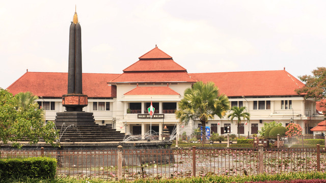 Alun-Alun Kota Malang. sumebr foto : unsplash/raras cahya.