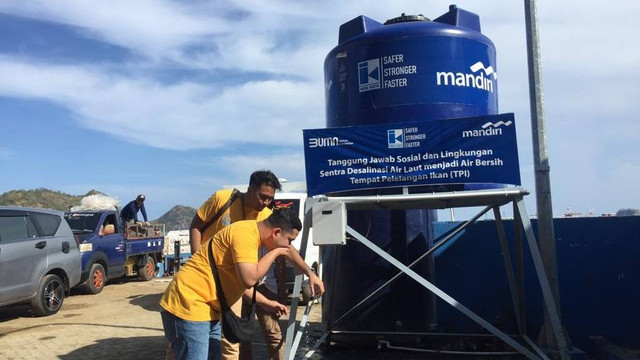 Sentra Desalinasi Air Laut Menjadi Air Bersih di Tempat Pelelangan Ikan Labuan Bajo, Manggarai Barat, NTT, Kamis (16/6/2022). Foto: Ema Fitriyani/kumparan