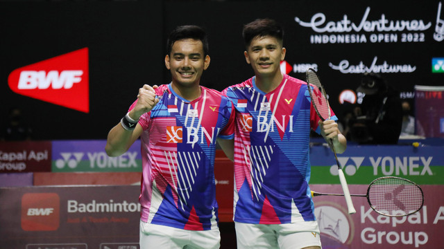 Ganda putra Indonesia, Pramudya Kusumawardana/Yeremia Erich Yoche Yacob Rambitan berpose pada ajang Indonesia Open 2022 di Istora Senayan, Jakarta, Kamis (16/6). Foto: Aditia Noviansyah/kumparan