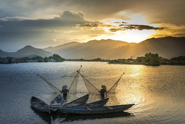 Kegiatan Ekonomi di Sungai Mekong (Sumber: Pixabay)