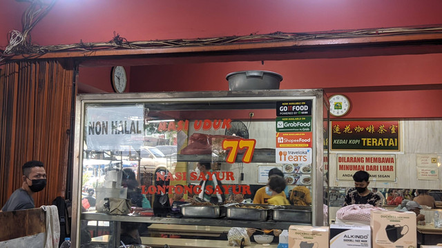 Lokasi usaha nasi uduk babi di Pasar Muara Karang, Jakarta Utara, Jumat (17/6). Foto: Jonathan Devin/kumparan