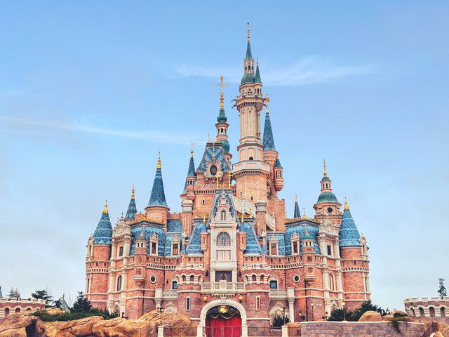 harga tiket disneyland hongkong. sumber foto: unsplash/capricon song.