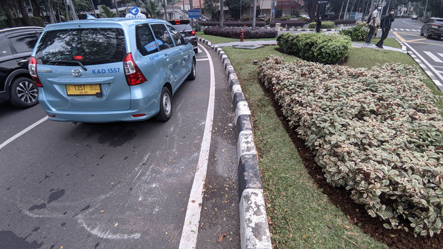 Lokasi kecelakaan Mercy dengan ojol di SCBD, Jakarta Selatan, Jumat (17/6). Foto: Jonathan Devin/kumparan