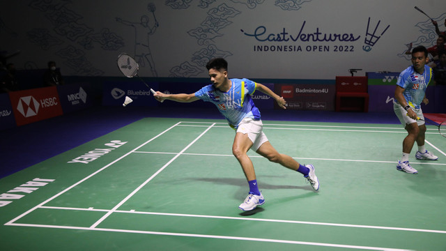 Pemain ganda putra Indonesia Yeremia Erich Yoche Yacob Rambitan/ Pramudya Kusumawardana melawan ganda putra Malaysia di Indonesia Open 2022, Istora Senayan, Jakarta, Jumat (17/6). Foto: Aditia Noviansyah/kumparan