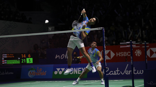 Pemain ganda putra Indonesia Yeremia Erich Yoche Yacob Rambitan/ Pramudya Kusumawardana melawan ganda putra Malaysia di Indonesia Open 2022, Istora Senayan, Jakarta, Jumat (17/6). Foto: Aditia Noviansyah/kumparan