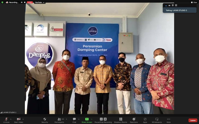 Danone Indonesia bersama dengan Kementerian Koperasi dan UKM, Pemerintah Kota Tangerang Selatan, Kampus Bisnis Umar Usman dan Dompet Dhuafa,  meresmikan Damping Center pada (Kamis, 16/06/2022) di Gedung Kampus Bisnis Umar Usman, Tangerang Selatan. Acara peresmian ini turut dihadiri oleh Destri Anna Sari, S.H. - Sekretaris Deputi Bidang Kewirausahaan Kementerian Koperasi dan UMKM, H. Pilar Saga Ichsan, ST - Wakil Walikota Tangerang Selatan, Prima Hadi Putra - Direktur Binis, Operational & Support Dompet Dhuafa, Bapak Asep Hendriana - Ketua Yayasan Pendidikan Umar Usman, Lily Zulaeha - Direktur Kampus Bisnis Umar Usman dan Karyanto Wibowo – Sustainable Development Director Danone Indonesia. (Dok. Umar Usman)