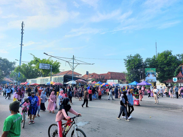 Ribuan warga memadati Alun - alun Pemalang setelah CFD kembali diterapkan.