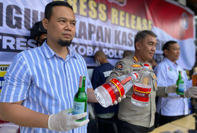 Barang bukti miras dari China saat diamankan Polda Malut. Foto: Samsul/cermat