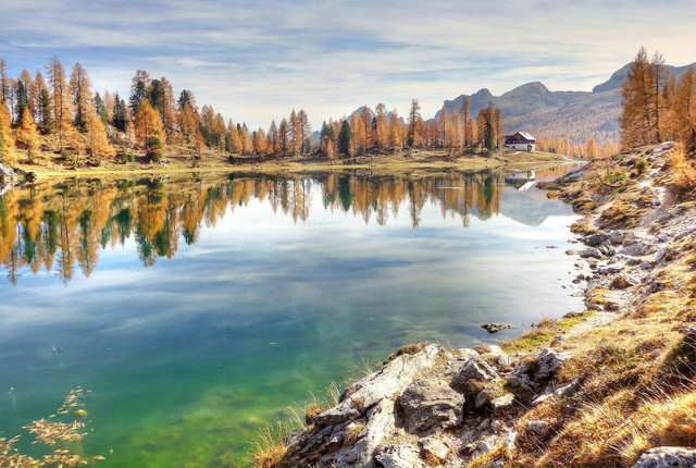 Sebuah danau. Sumber: Pixabay