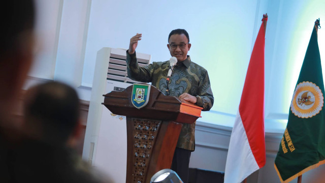 Gubernur DKI Jakarta, Anies Baswedan membuka secara resmi Seminar Asosiasi Pemerintah Provinsi Seluruh Indonesia (APPSI) di Gedung Raya Semarak, Bengkulu, Minggu malam (19/6). Foto: PPID DKI Jakarta