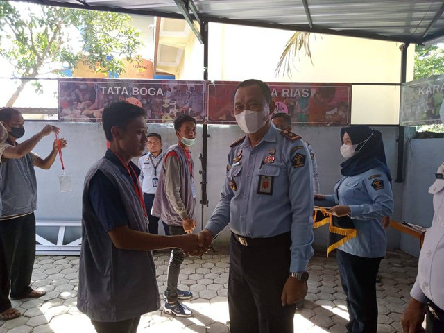 Kabapas Lahat saat membuka kegiatan Bimbingan Konstruksi Baja Ringan