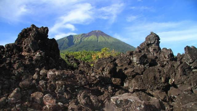 Objek wisata alam Batu Angus di Kelurahan Kulaba, Kecamatan Ternate Barat, Kota Ternate, Maluku Utara. Foto: Boby Hamsyr