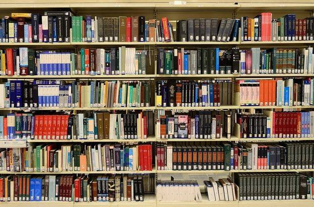 Ilustrasi buku non fiksi dengan mengusung berbagai tema. Foto: Pexels