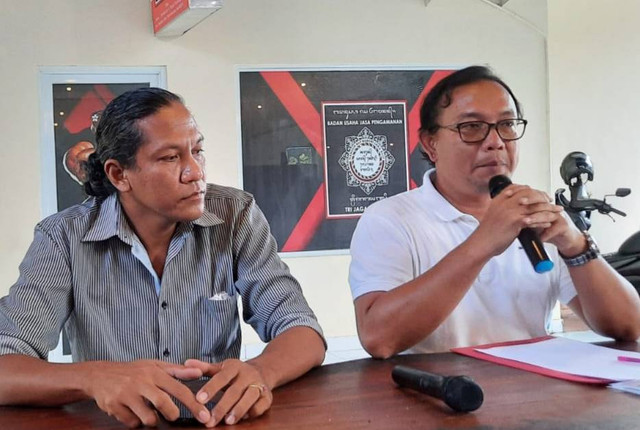 Humas PT DEB  Ida Bagus Ketut Purbanegara  (kanan)- IST
