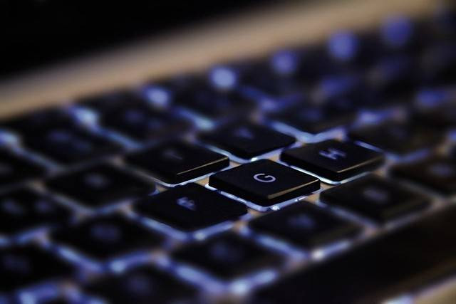 Ilustrasi backlit keyboard. Foto: Pixabay