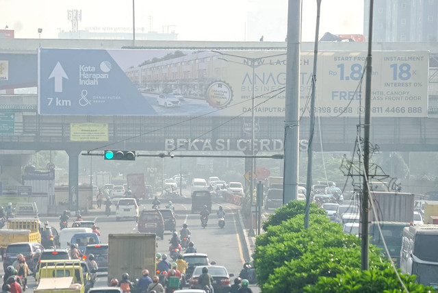 Suasana Kota Bekasi di Jalan Ahmad Yani, Marga Jaya pada pagi hari, Selasa (21/6/20222). Foto: Iqbal Firdaus/kumparan
