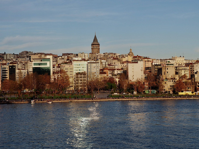Daya Tarik Galata Bridge. sumber foto : unsplash/lesya soboleva.