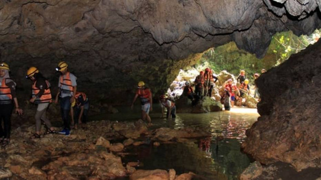 Wisata susur Gua Ngingrong di Desa Wisata Mulo. Foto: Pokdarwis Mulo