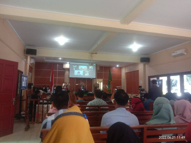 Persidangan kasus pernikahan penipuan gelar dan profesi, serta penipuan jenis kelamin di Jambi. (Foto: Jambikita)