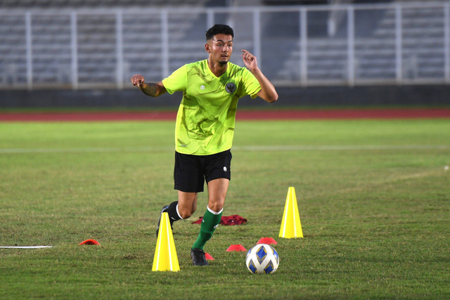 Pemain keturunan Indonesia Kai Boham mengikuti latihan bersama timnas U-19 di Stadion Madya, Kompeks Gelora Bung Karno, Jakarta, Selasa (21/6/2022). Foto: Hafidz Mubarak A/ANTARA FOTO