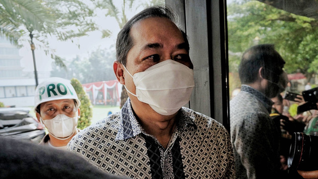 Eks Mendag Muhammad Lutfi tiba di Gedung Bundar Kejaksaan Agung, Jakarta, Rabu (22/6/2022). Foto: Jamal Ramadhan/kumparan