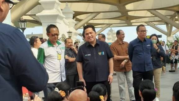 Menteri BUMN Erick Thohir, di Bandara YIA, Rabu (22/6/2022). Foto: Erfanto/Tugu Jogja