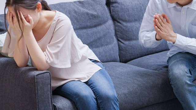 Kenapa Ya, Pasangan Selingkuh? Psikolog Ungkap Beberapa Pemicunya. Foto: polkadot_photo/Shutterstock