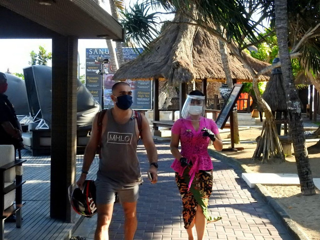 Pelayanan wisman dengan standar protokol kesehatan di salah-satu hotel di Sanur, Bali - IST