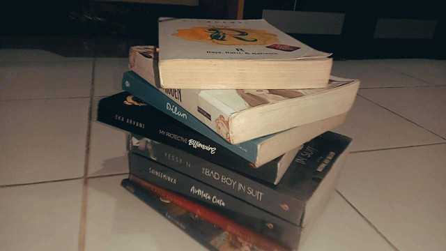 Salah satu wujud dari sastra adalah buku WhatsApp Image 2022-06-22 at 21.53.03